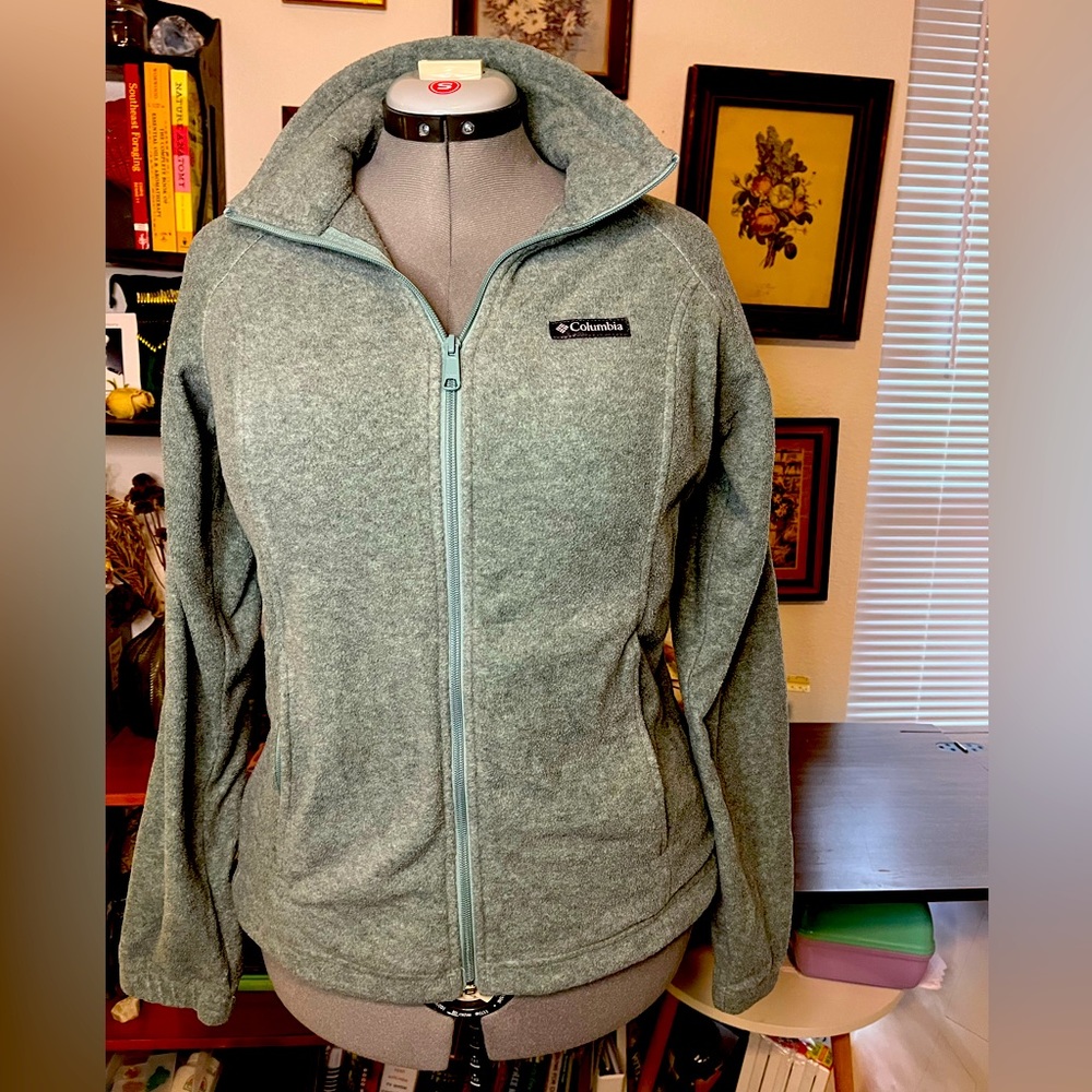 Columbia zip up sized Medium